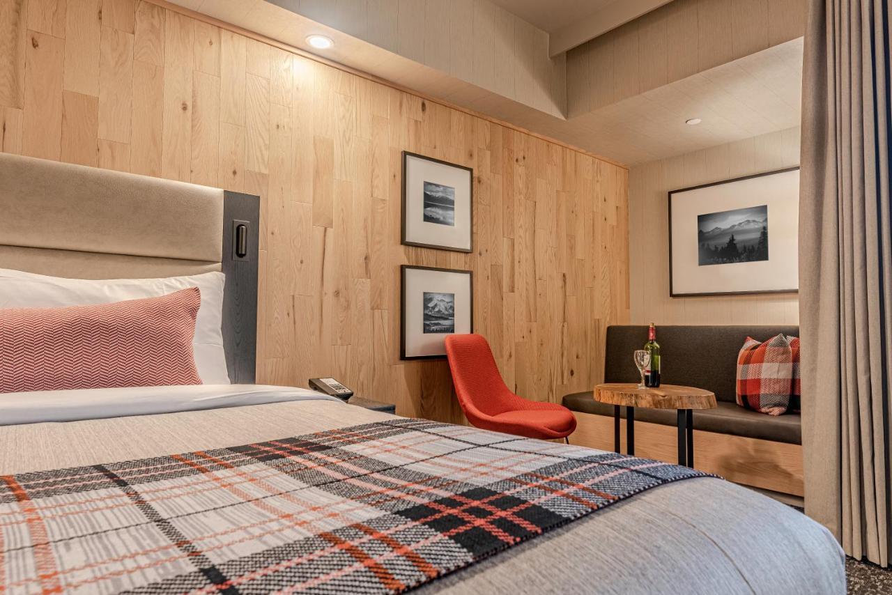 Peaks Hotel And Suites Banff Esterno foto